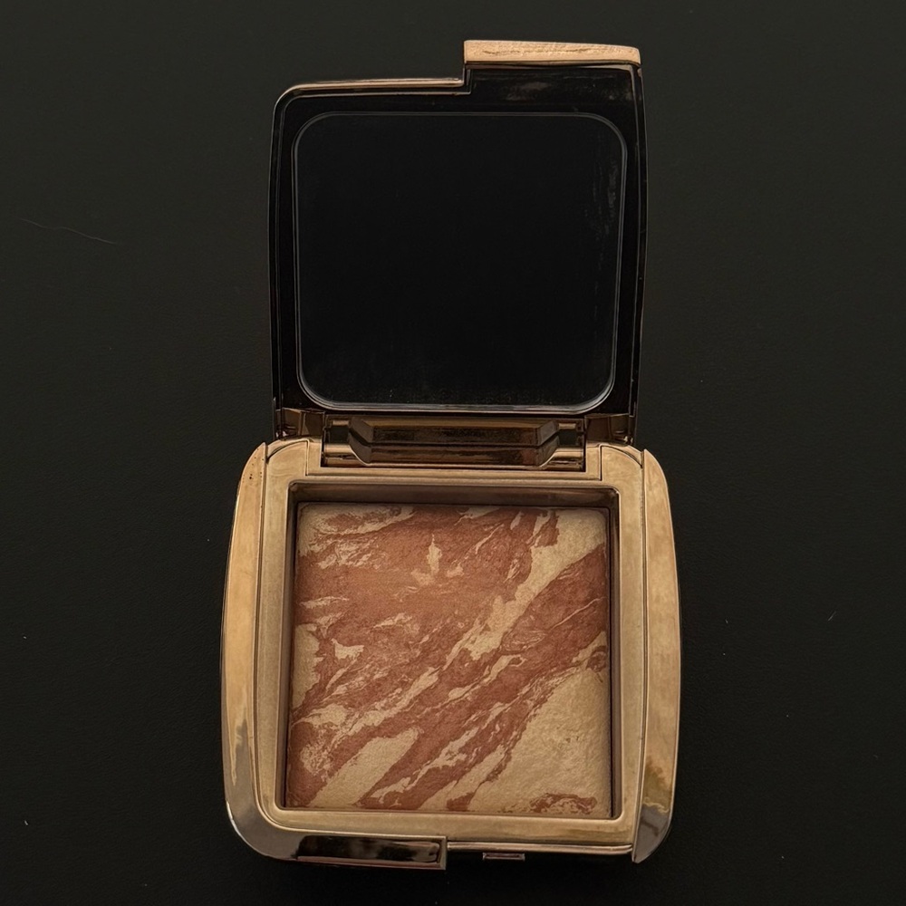 Like new: Hourglass Ambient Strobe Lighting Blush in Brilliant Nude